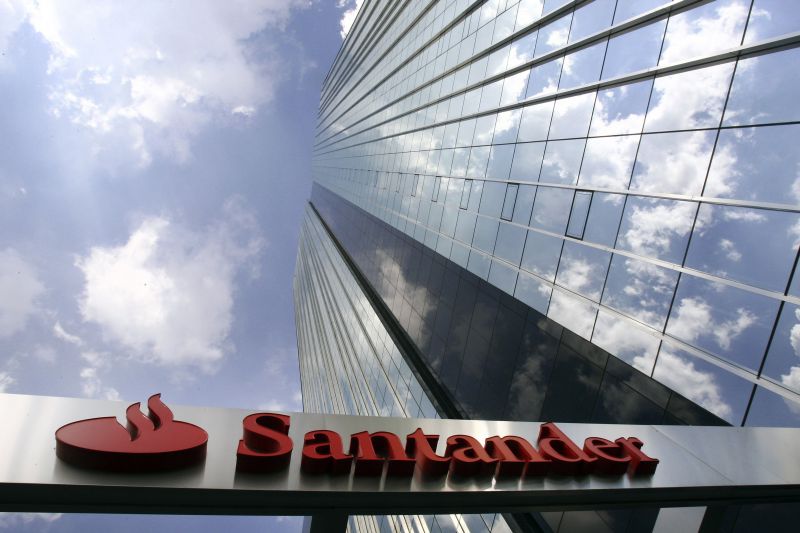 Sede do Santander, em São Paulo: nova tabela às empresas | Mario Miranda/Reuters