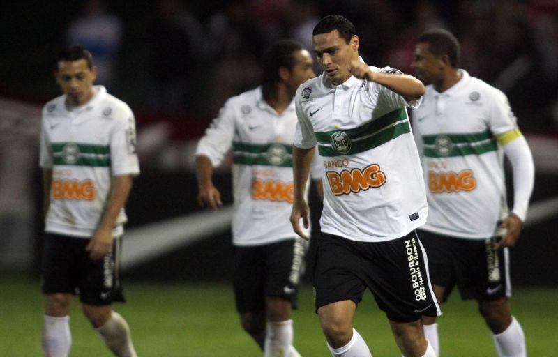 Emerson soma dez gols na temporada 2012 | Walter Alves / Gazeta do Povo
