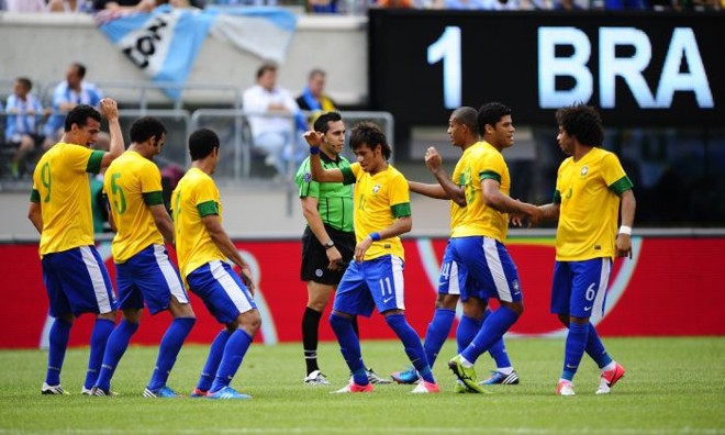 Dancinha brasileira após o primeiro gol foi comandada por Neymar | 