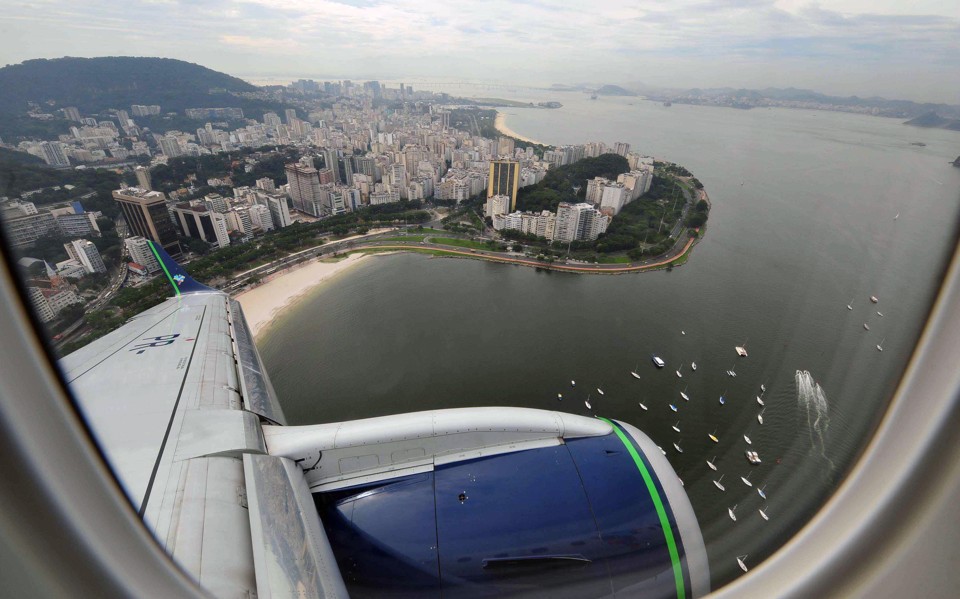 Voo inaugural do jato E195 da Embraer movido à etanol | Claudio Capucho / AFP Photo