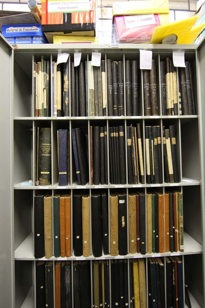 Um dos arquivos com atas do Colégio Estadual do Paraná | 