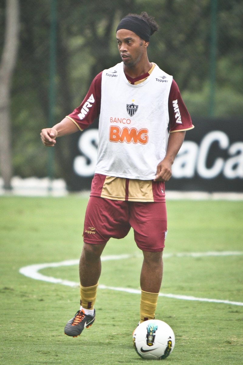 Ronaldinho chegou, deu entrevista e já treino no Galo | Divulgação/ Atlético-MG