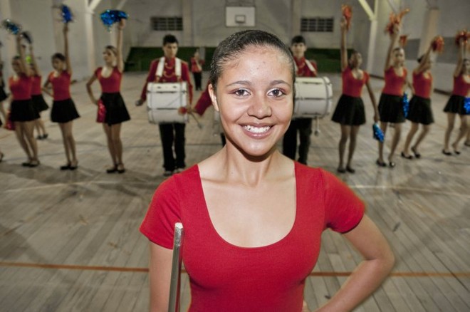 As coreografias baseadas na marcha militar conferem graça e beleza a fanfarra |