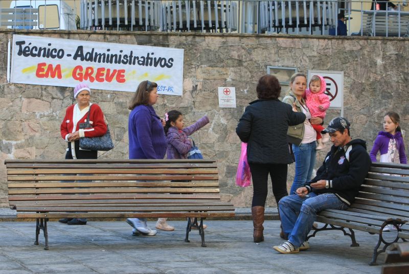 Greve de funcionários do Hospital de Clínicas atrapalha atendimento | Aniele Nascimento / Agência de Notícias Gazeta do Povo