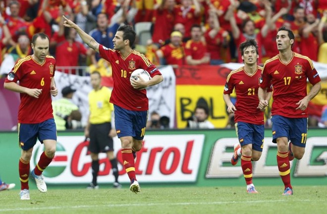 Espanhóis comemoram o gol de empate contra a Itália |