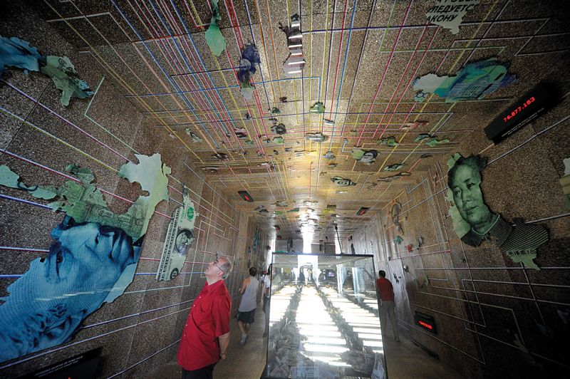 Sons e tecnologia 3D foram usados na exposição Humanidade | Katia Brembatti / Gazeta do Povo