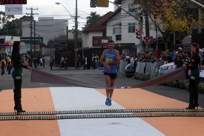 Elson Alex Gracioli, terceiro colocado, com tempo de 1h07m20 |