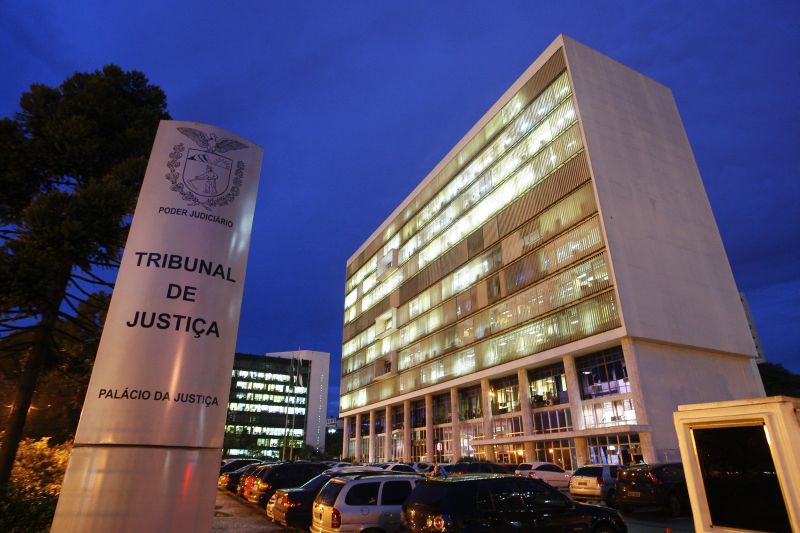 Sede do TJ: abono permanência e auxílios-saúde e alimentação elevam a remuneração | Daniel Castellano/ Gazeta do Povo