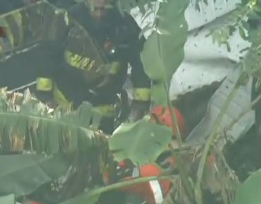 Bombeiros fazem busca no local do acidente | Reprodução Globo News