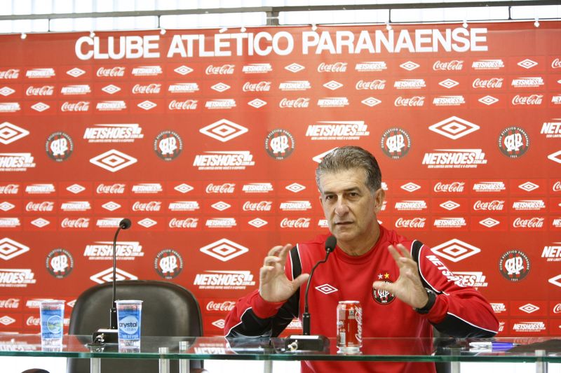 Drubscky deve fazer algumas mudanças no Furacão e escalar Paulo Baier ao lado de Harrison no meio de campo | Antonio More / Gazeta do Povo