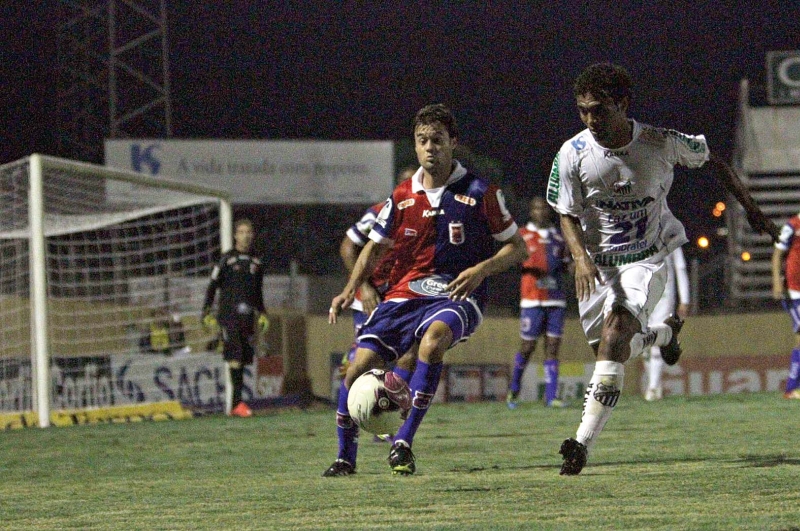 Douglas Packer em lance do jogo com o Bragantino, no sábado à noite: 3 a 3 com sabor amargo | Filipe Granado/ Futura Press