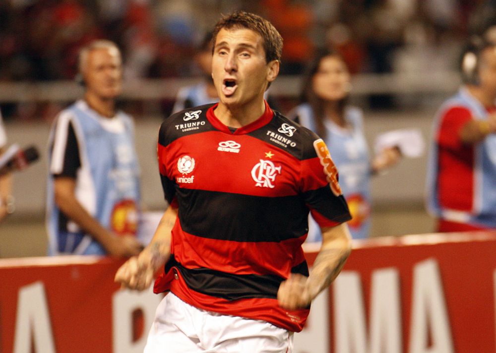 Dario Bottinelli, meia do Flamengo, marcou de pênalti na vitória apertada contra o time reserva do Santos | Márcia Feitosa/Vipcomm