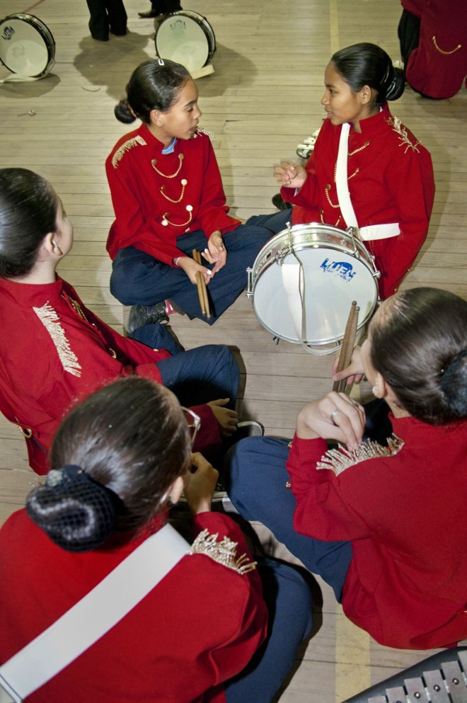 Fanfarra promove integração entre os alunos que se desenvolvem musicalmente |