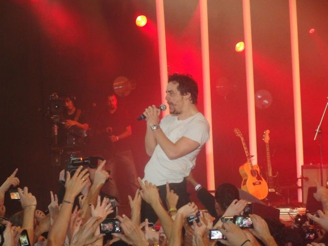 Wagner Moura teve a missão impossível de substituir Renato Russo |