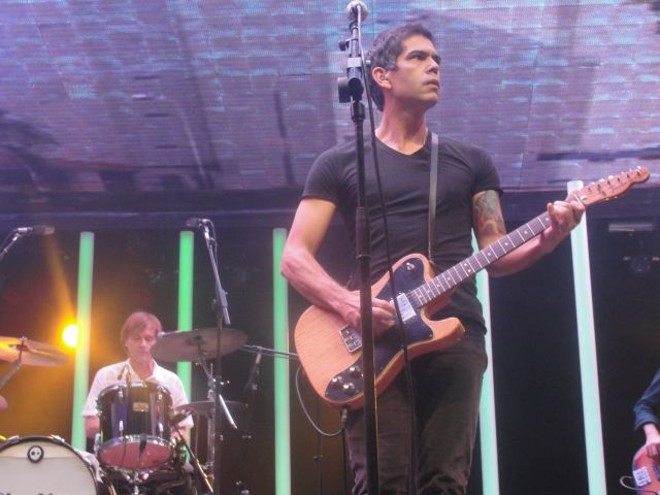 Dado e Bonfá, ainda tímidos nas primeiras três músicas do show |