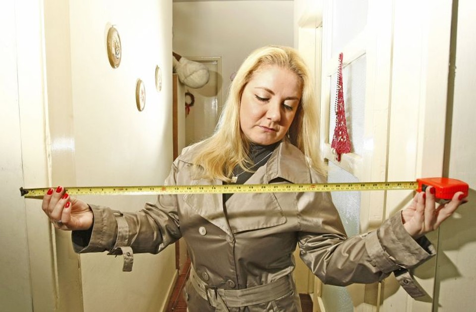 A farmacêutica Gezenia Karla Kalabaide: susto ao medir os cômodos do apartamento | Hugo Harada/ Gazeta do Povo