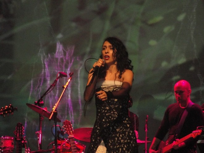 Marisa cantou, dançou e interagiu com a plateia | 