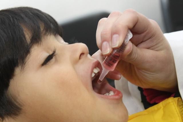 A meta estabelecida pelo Ministério da Saúde para o Paraná é imunizar mais de 690 mil crianças nas 399 cidades até o próximo dia 6 | César Brustolin / SMCS / Divulgação