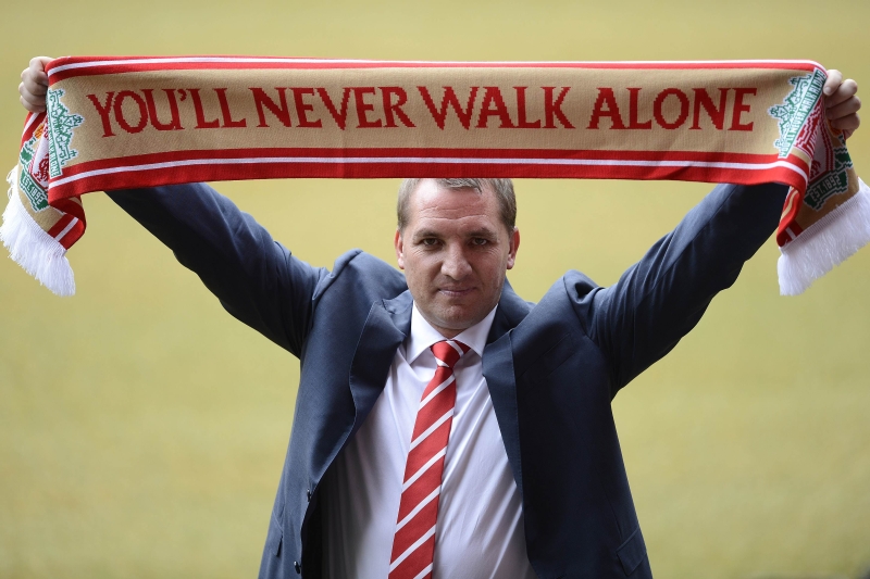 Novo técnico do Reds posou com o tradicional cachecol do clube | Nigel Roddis/ Reuters
