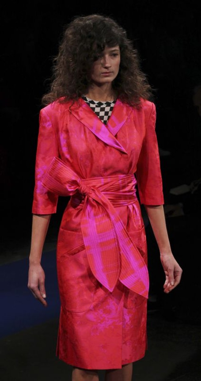 Modelo apresenta look de Alexandre Herchcovitch no SPFW |