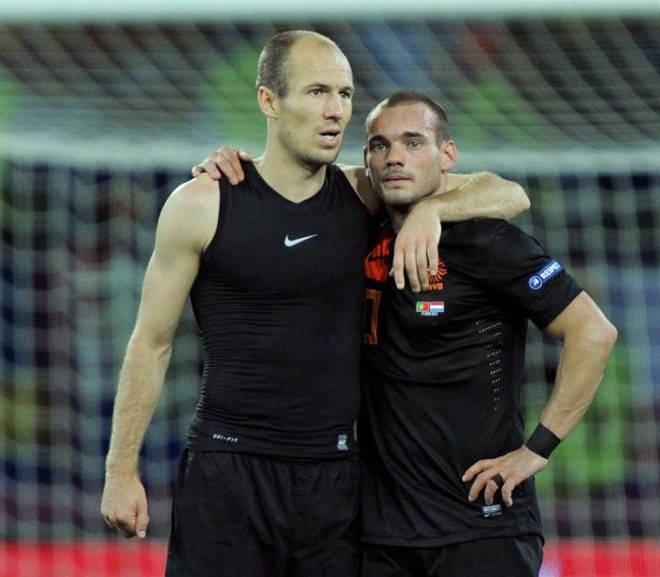 Robben e Sneijder lamentam a desclassificação da Holanda, que perdeu as três partidas na Eurocopa | 