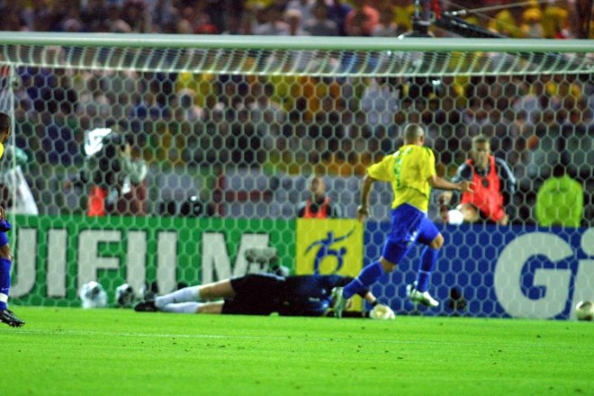 Gol de Ronaldo na final contra a Alemanha | 