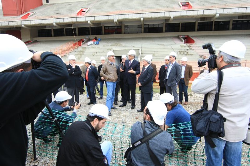 Ministro dos Esportes, Aldo Rebelo, visita a Arena da Baixada em Curitiba | Aniele Nascimento / Agência de Notícias Gazeta do Povo