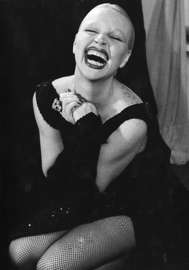 Elke Maravilha é uma das figuras públicas fotografadas por Madalena |