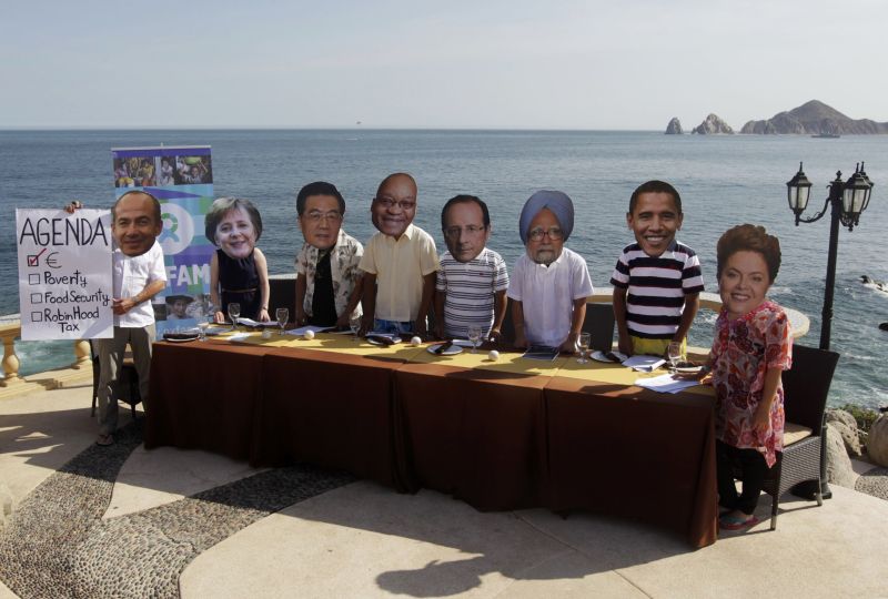 Ativistas da Oxfam usam máscaras em protesto aos principais líderes mundiais que participarão da Cúpula do G-20, no México | REUTERS/Andres Stapff