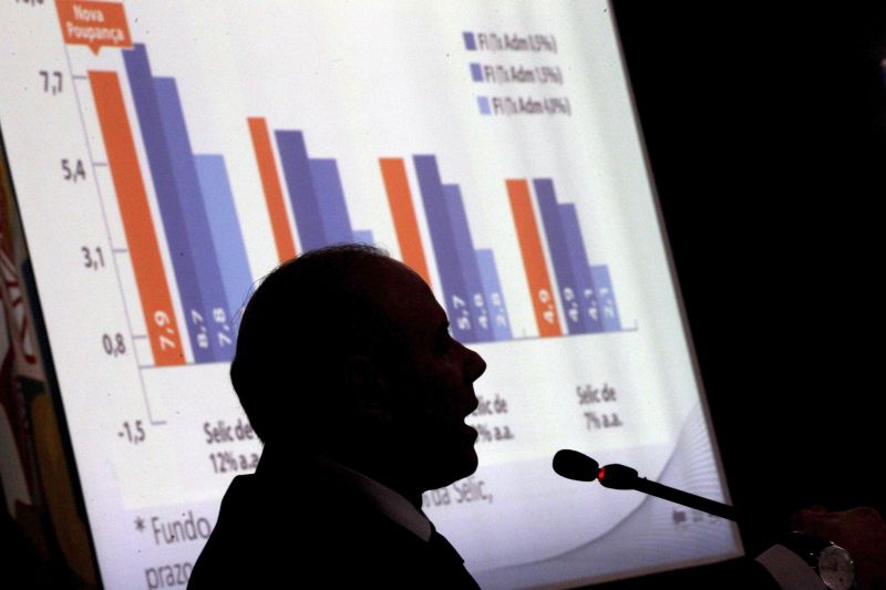 Silhueta do ministro Mantega, na coletiva que falou das mudanças: respeito aos contratos | Ueslei Marcelino /Reuters