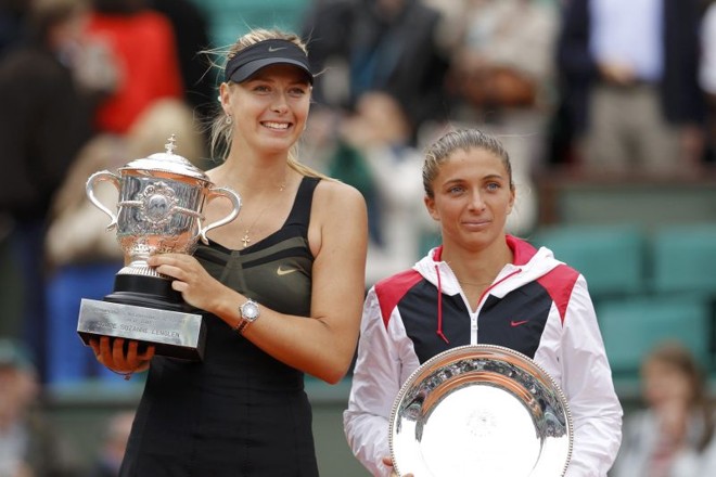 Maria Sharapova ao lado da vice-campeã Sara Errani |