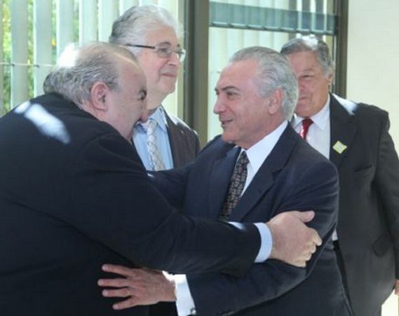 A reunião entre Greca e Temer foi presenciada pelo senador Roberto Requião, defensor da ideia de que o PMDB apresente o ex-prefeito como candidato do partido em Curitiba | Rafael Greca / Divulgação