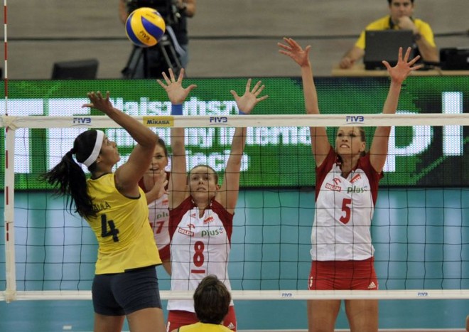 Paula Pequeno decidiu o jogo a favor do Brasil no tie-break |