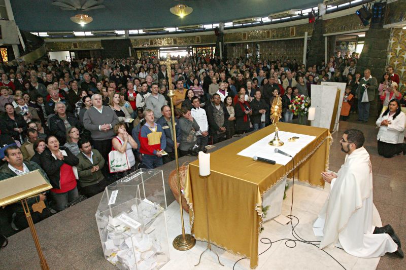 Quantidade de pessoas que passaram pelo santuário foi equivalente a 20 vezes a capacidade | Felipe Rosa/ Gazeta do Povo