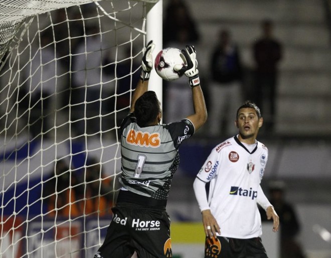 Ivan, ex-Operário, é o goleiro titular do Joinville |
