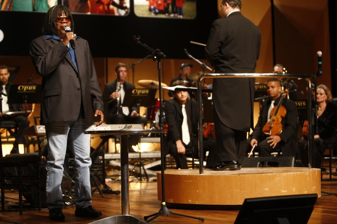 No começo do show, Milton se mostrou bastante tímido |