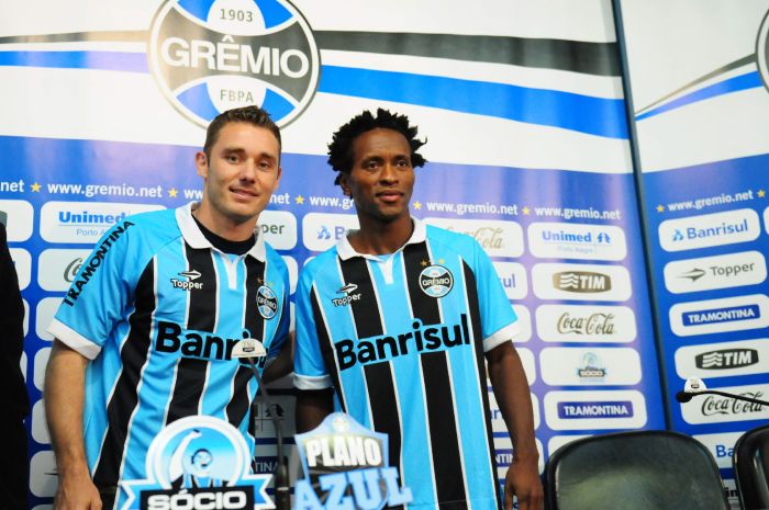 Fábio Aurélio e Zé Roberto na apresentação oficial com a camisa do Tricolor Gaúcho | Fabiano do Amaral/Correio do Povo