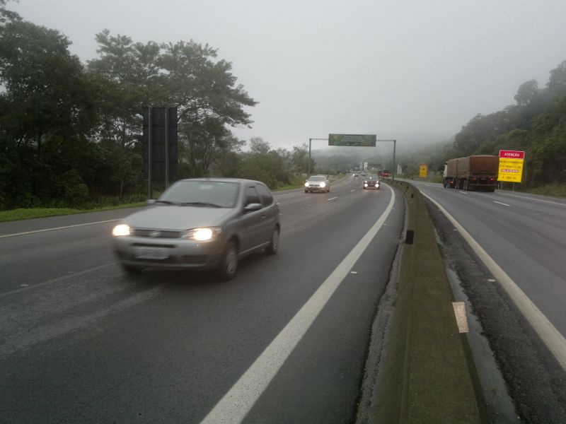 Movimento na BR-277 era tranquilo no início da tarde deste domingo | Oswaldo Eustáquio / Gazeta do Povo