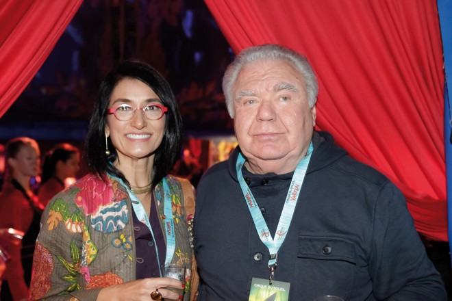 O arquiteto e ex-governador Jaime Lerner e a namorada, a também arquiteta Maylin Ling, estavam entre os convidados vips da estreia do Cirque Du Soleil na noite de sexta-feira no Expo Trade. Os dois foram fotografados com exclusividade pela coluna no tapis rouge |