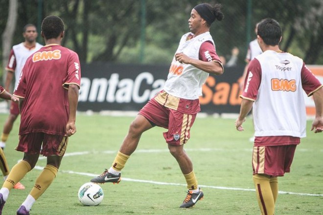 Ronaldinho Gaúcho em ação no primeiro treino no Atlético-MG | Bruno Cantini/Atlético-MG