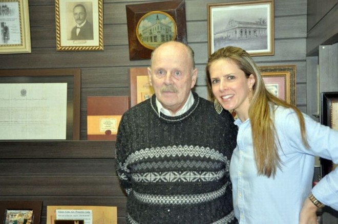 125 ANOS DE ATIVIDADES- Mário Glaser e sua filha Bianca Glaser Vidal comemoram os 125 anos de sucesso da tradicional Glaser Presentes, que, fundada pelo imigrante austríaco Wenceslau Glaser em 1887, nunca saiu das mãos da família. Em celebração à importante data, os proprietários promovem concerto para 700 convidados, no dia 4 de agosto, com o jovem pianista Pablo Rossi, do Conservatório Tchaikovsky, de Moscou. A renda será revertida ao Hospital Erasto Gaertner e à Oficina Nossa Senhora da Glória, da Associação de Caridade Santa Rita de Cássia |