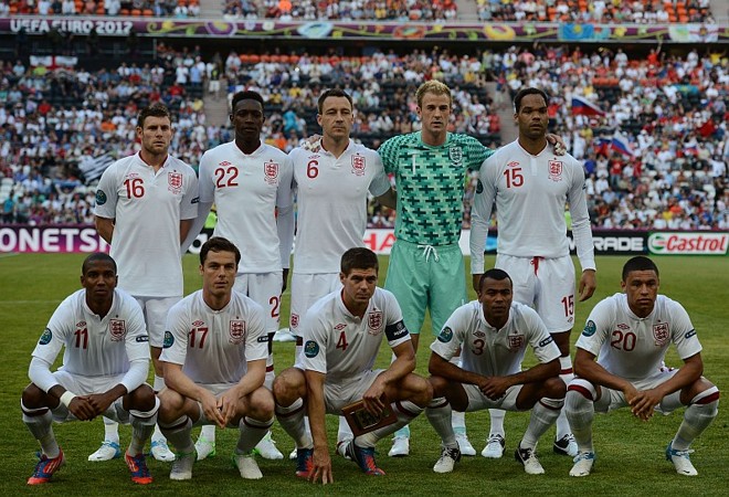 A Inglaterra jogou sem Rooney, suspenso |