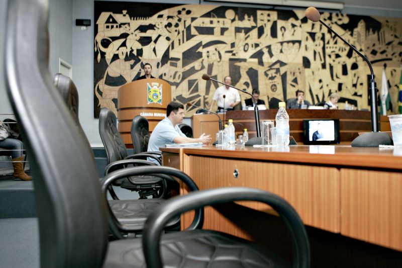 Plenário da Câmara de Ponta Grossa: nas próximas eleições, o número de vereadores da cidade aumentará de 15 para 23 | Henry Milleo/ Gazeta do Povo