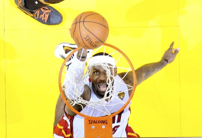 Enterrada de LeBron James na vitória do Heat sobre o Thunder que garantiu o título da NBA | Larry W. Smith/Reuters