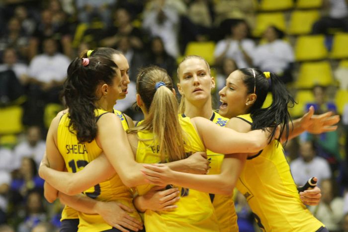 Jogadoras brasileiras comemoram ponto na vitória desta sexta-feira sobre a Alemanha | Alexandre Arruda/CBV