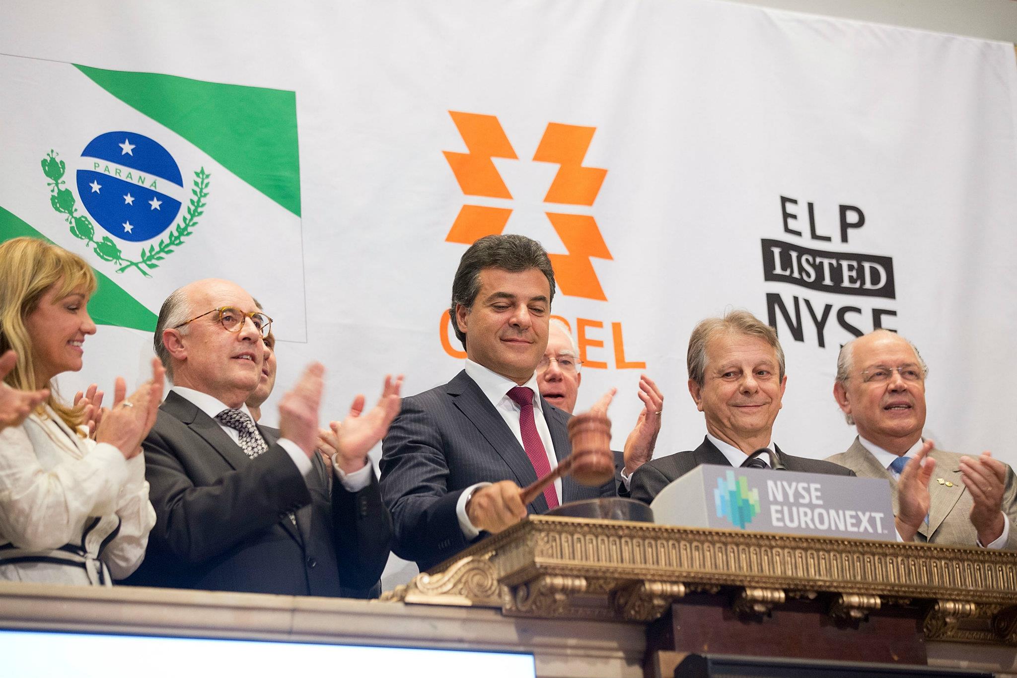 O governador aciona o Closing Bell, famoso sino que encerra o pregão na bolsa americana | Nyse