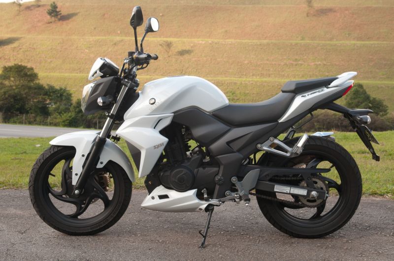 Motor de 249,4 cc oferece 25 cavalos de potência máxima velocidade final declarada é de 128 km/h | Divulgação/ Infomoto