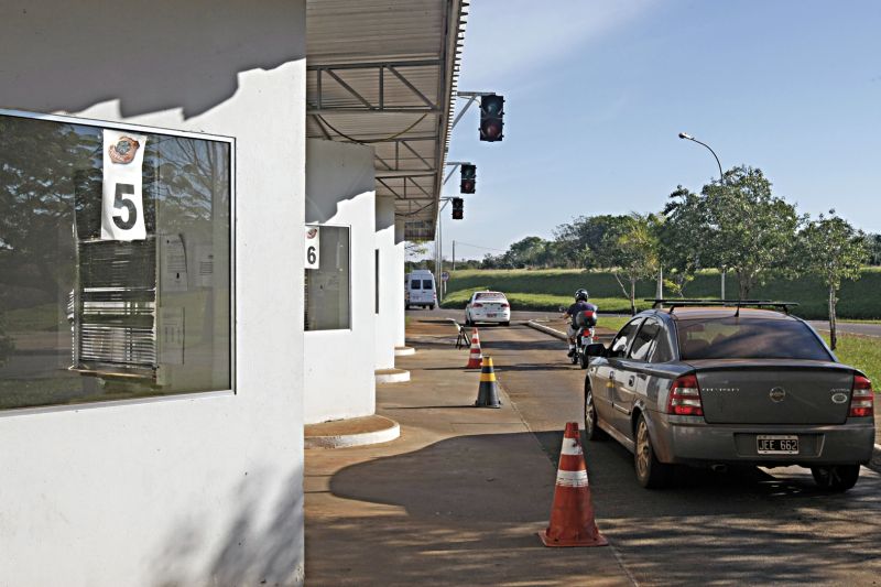 Dezesseis novos guichês foram construídos na aduana: a estrutura foi abandonada | Christian Rizzi/ Gazeta do Povo