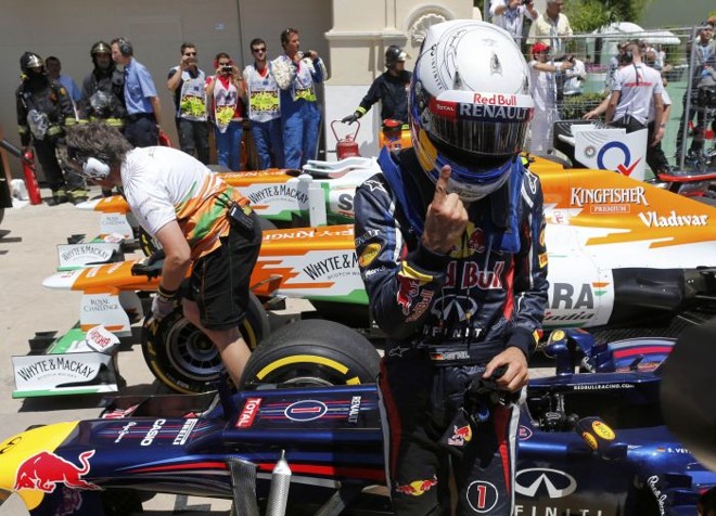 O alemão Sebastian Vettel comemora a nova pole position |