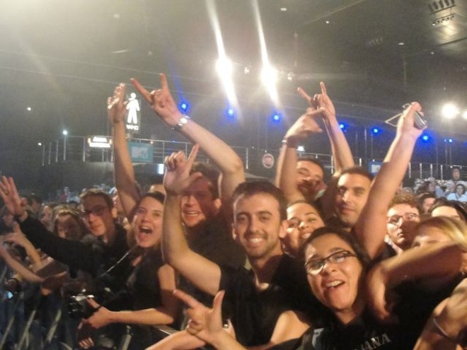 Galera do gargarejo: teve fã que chegou com 10 horas de antecedência para garantir um bom lugar |